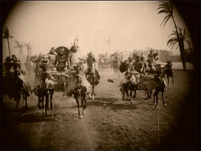 Intolérance de D.W. Griffith (1916) : travelling arrière